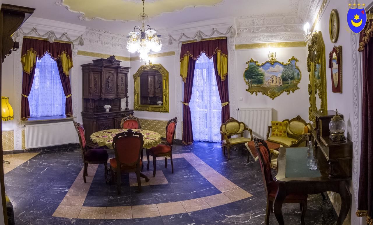 Отель Hotel Pałac Tarnowskich Островец-Свентокшиский