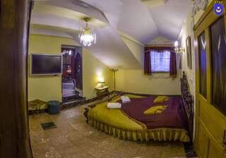 Отель Hotel Pałac Tarnowskich Островец-Свентокшиский Апартаменты с 1 спальней-7